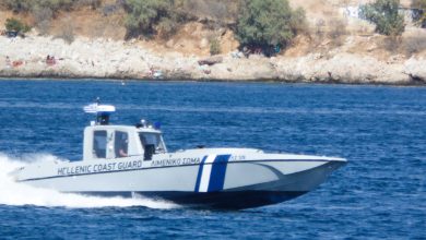 Διασώθηκαν 29 μετανάστες και συνελήφθη ο διακινητής τους μετά από καταδίωξη και προειδοποιητικές βολές Χίος: Διασώθηκαν 29 μετανάστες και συνελήφθη ο διακινητής τους μετά από καταδίωξη και προειδοποιητικές βολές