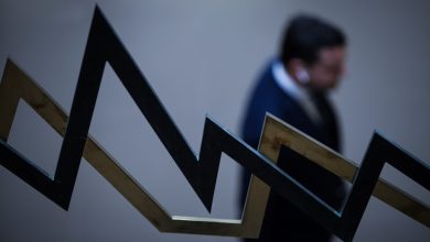 Σε ρηχά νερά παραμένει η αγορά