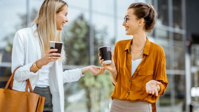 Ψυχολογία: Τα οφέλη του «small talk» και πώς θα το κατακτήσετε