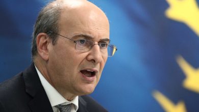 Ηandelsblatt για Χατζηδάκη: «Ο Έλληνας υπουργός Οικονομικών πατάσσει τη φοροδιαφυγή» με όπλο (και) την Τεχνητή Νοημοσύνη