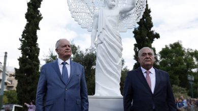 Ε.Ε.Α.: Αποκαλυπτήρια του πρώτου αγάλματος αφιερωμένου στους μικρομεσαίους από τον Πρόεδρο της Δημοκρατίας eea agalma2